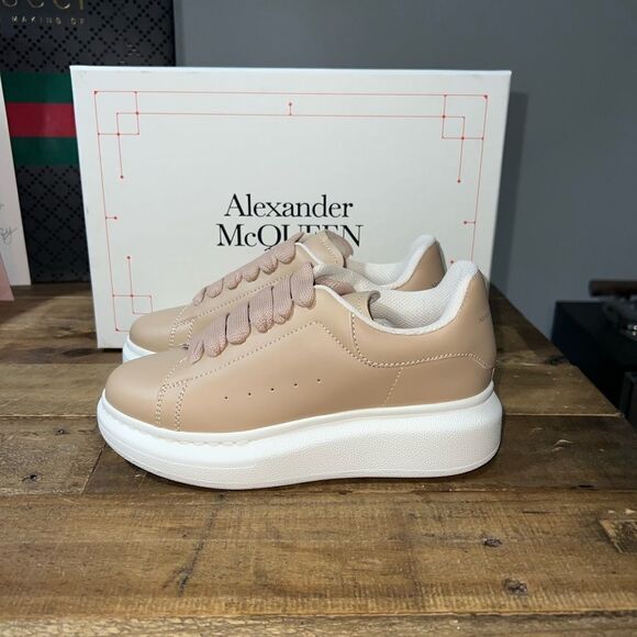 Alexander McQueen Oversized Sneakers - Picture 9 of 9